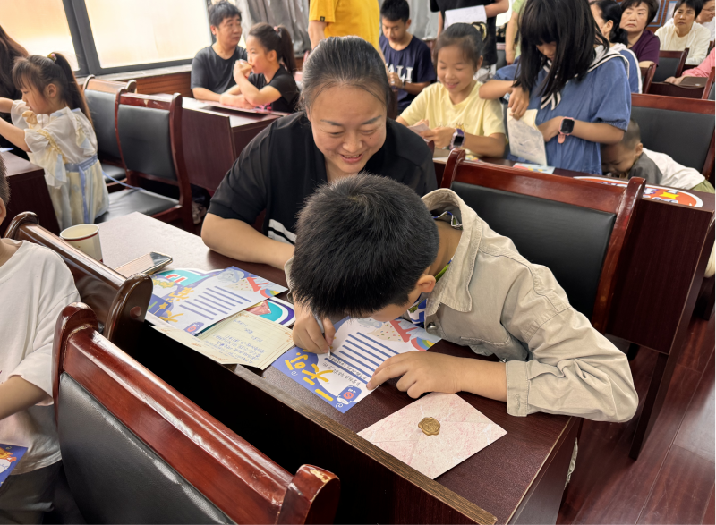 天心区天剑社区组织“湘榆童梦 少年锦书”青少年书信交流活动。通讯员供图