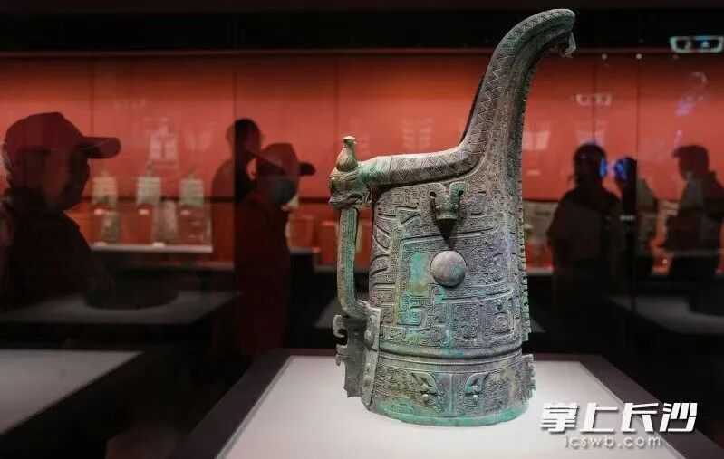 湖南省博物馆上新多件展品，图为近年发现的汨罗青铜觥。图片来源于长沙晚报网