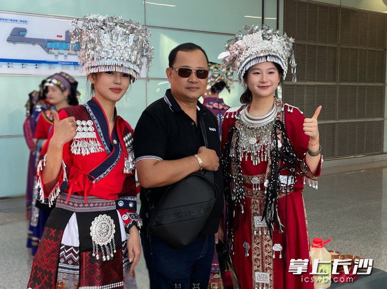 近日，156名菲律宾游客搭载QW966航班平稳降落长沙机场。均为通讯员供图