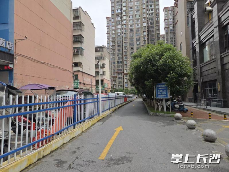 特立路被栏杆隔出来的入口。均为长沙晚报全媒体记者 杨芸 摄