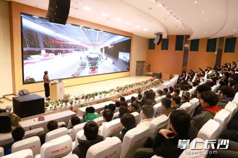 图为三一重卡校内宣讲会。三一职院新能源汽车技术专业2303班全员就业该企业。均为通讯员 高妍 供图