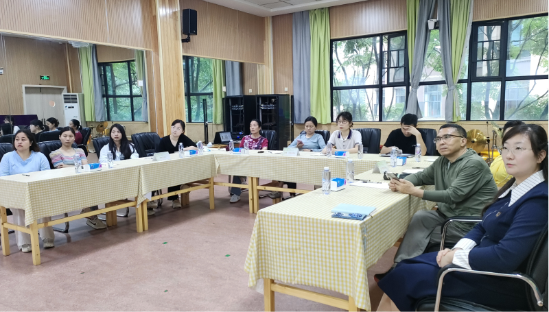 天心区教育局白沙南湖幼儿园关工委组织召开家长委员会、膳食委员会、安全委员会、家长学校委员会联合会议。通讯员供图