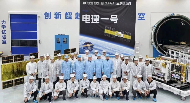 天建一号研发人员合影。受访者供图