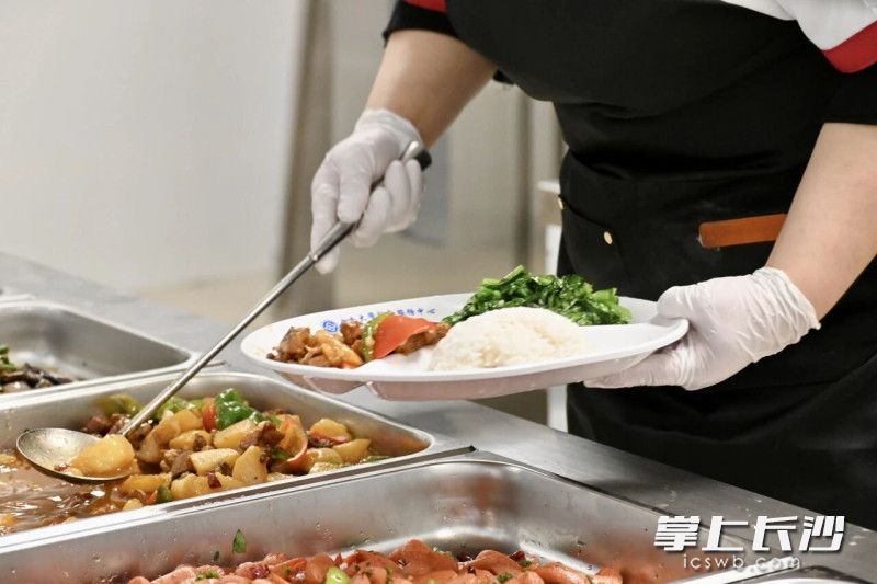 丰富的菜品主打价格亲民。
