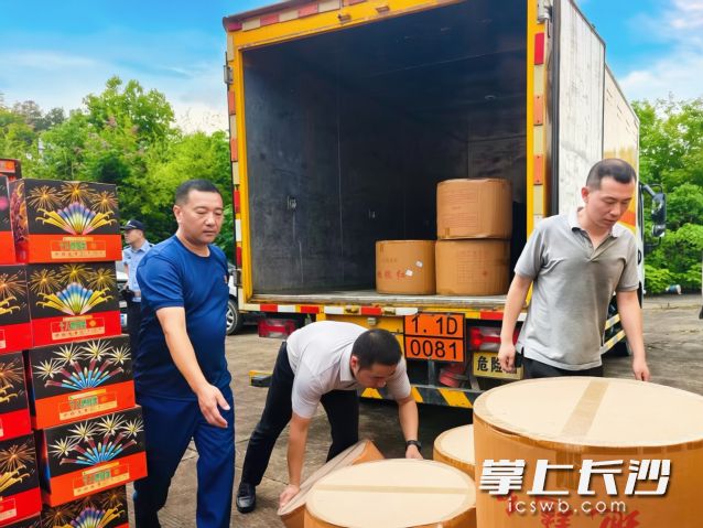 工作人员正在现场清查。  长沙晚报通讯员 张珊珊 供图