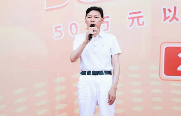 黄志明发言。
