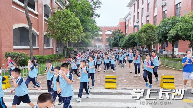 消防安全知识培训暨应急疏散演练活动。 均为长沙晚报通讯员 石磊供图