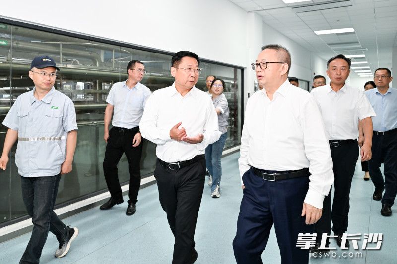 华润怡宝饮料（长沙）有限公司调研现场。 均为长沙晚报全媒体记者 王志伟 摄