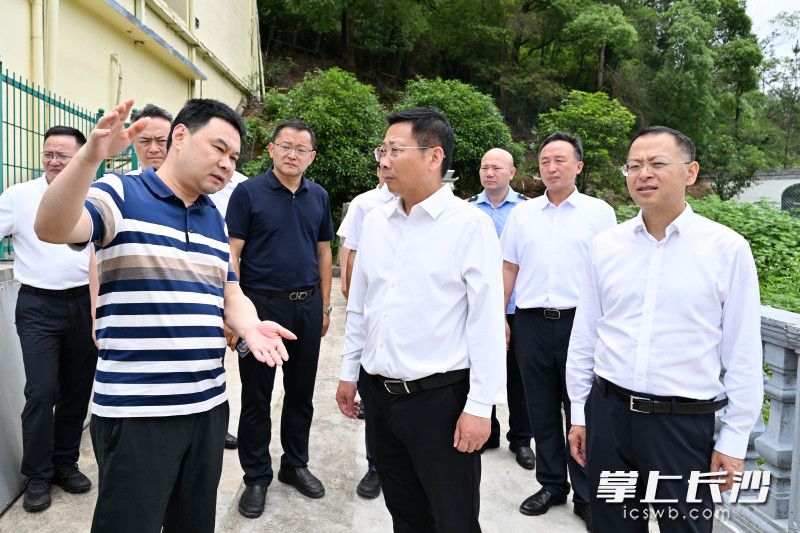 陈博彰在黄材水库检查防汛备汛工作。 均为长沙晚报全媒体记者 王志伟 摄 陈博彰在黄材水库检查防汛备汛工作。 均为长沙晚报全媒体记者 王志伟 摄