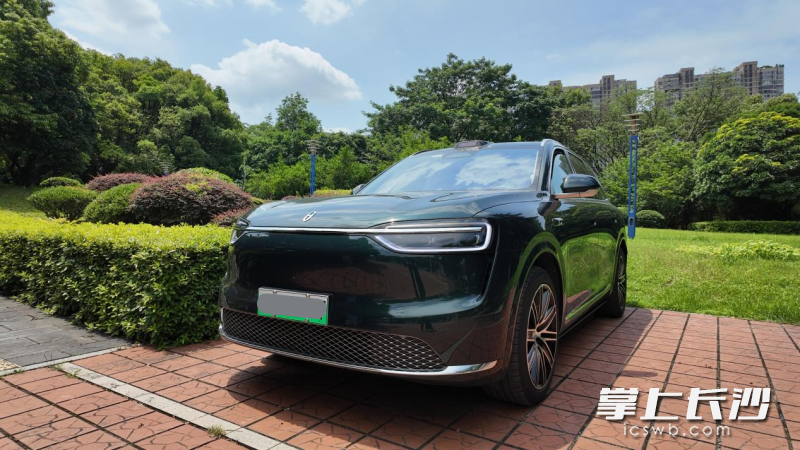 问界M7（AITO M7）是赛力斯和华为联合研发的高端智慧汽车品牌问界旗下车型。 均为长沙晚报全媒体记者曾灵摄