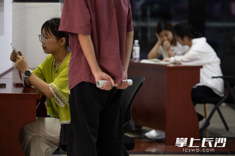 认真复习备考。