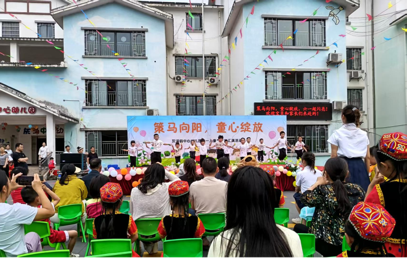宁乡市灰汤镇“五老”为辖区孩子送去节日祝福。通讯员供图