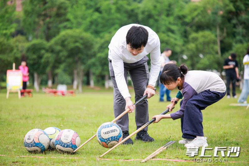 亲子游戏现场。