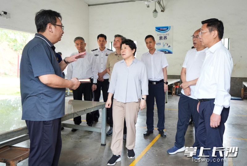 5月30日，省委常委、市委书记吴桂英在浏阳市督导检查烟花爆竹行业安全生产工作，走进浏阳市春旺烟花制造有限公司。