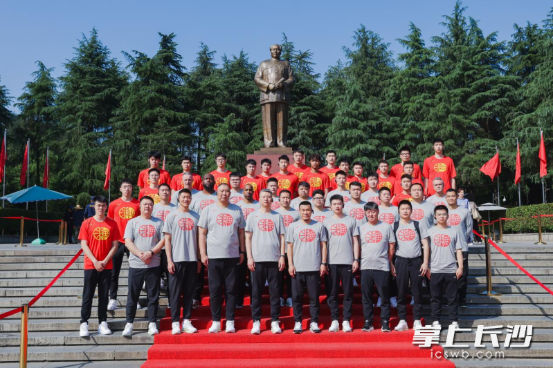 5月31日，中国男篮在韶山开展红色主题教育参观学习活动。 均为通讯员供图