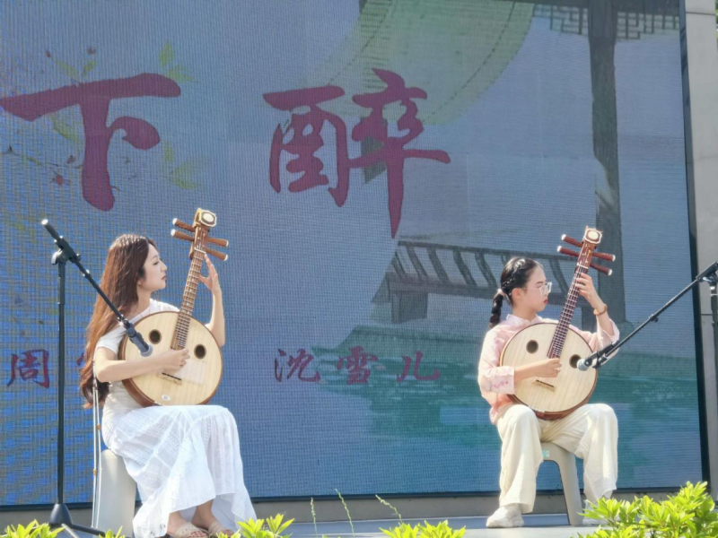 这场演出，以阮为主要乐器。