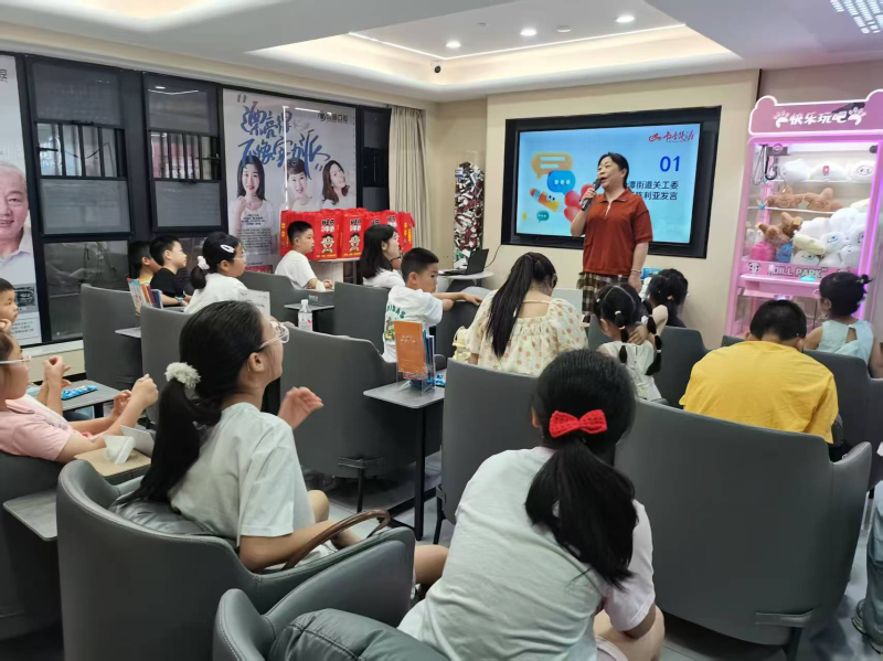 宁乡楚沩社区关工委开展“润心伴成长·同心护未来”主题公益活动。通讯员供图