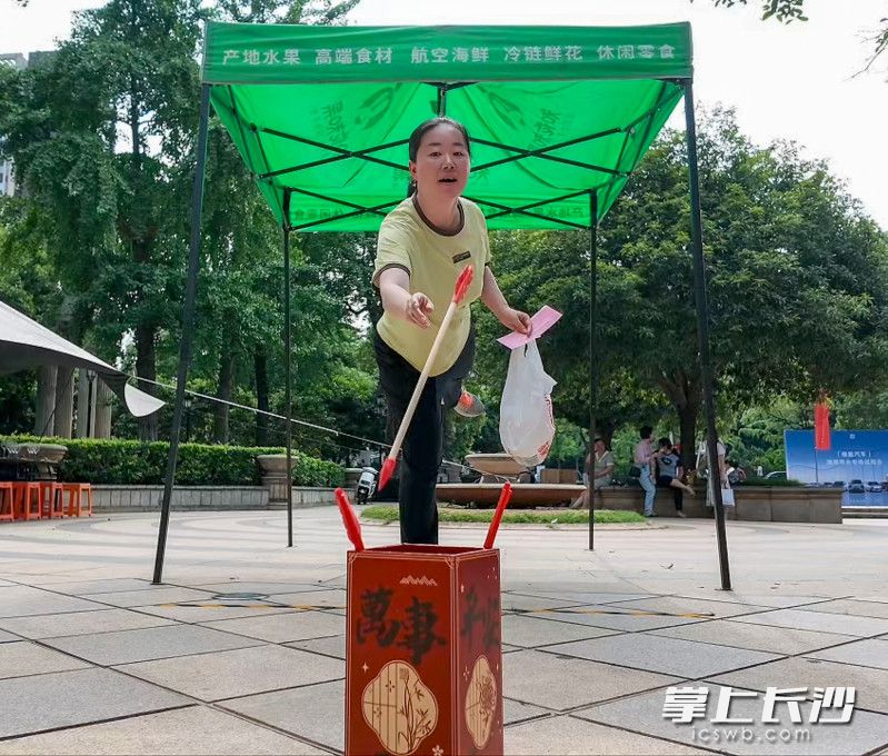 投壶游戏。