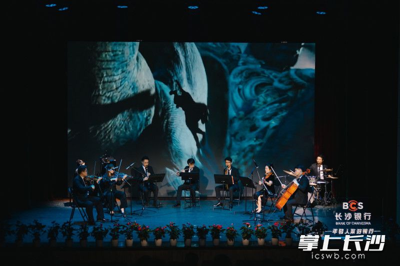 乐团演绎国风曲目。
