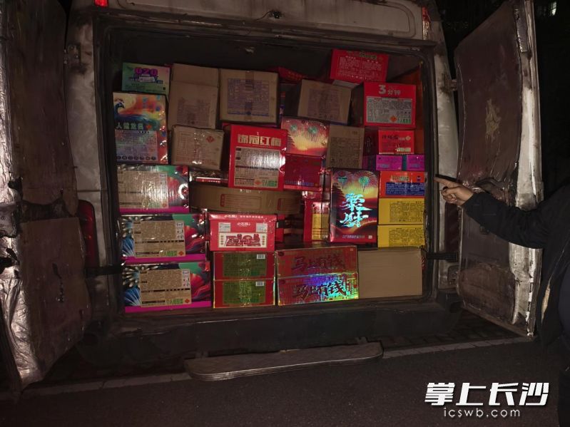 自5月以来，大瑶镇查获10起烟花爆竹非法储存、非法运输案件。