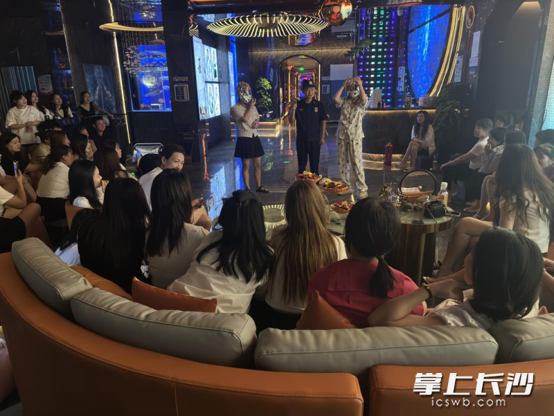 图为培训演练现场。 长沙晚报通讯员 杨来富 摄