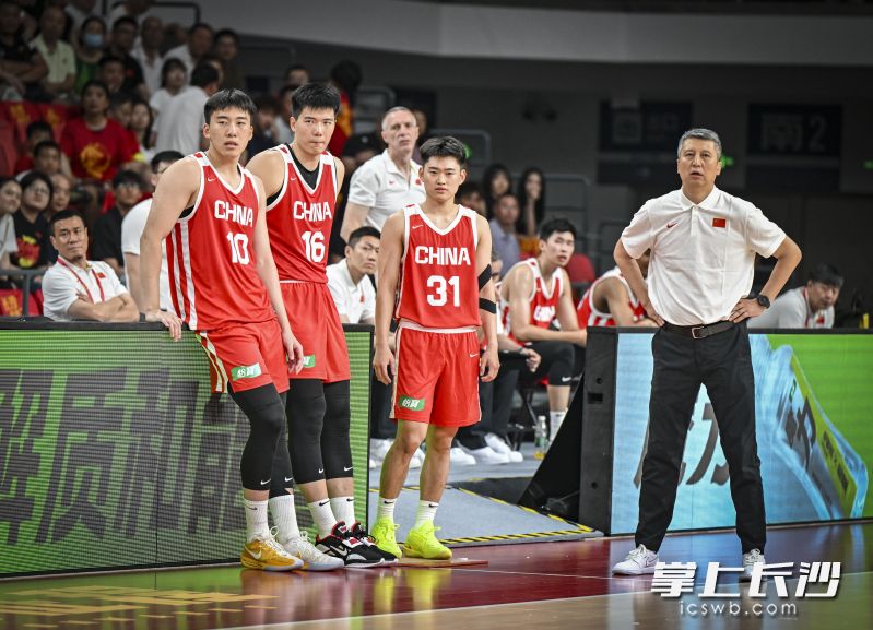 中国队主教练郭士强和弟子们。