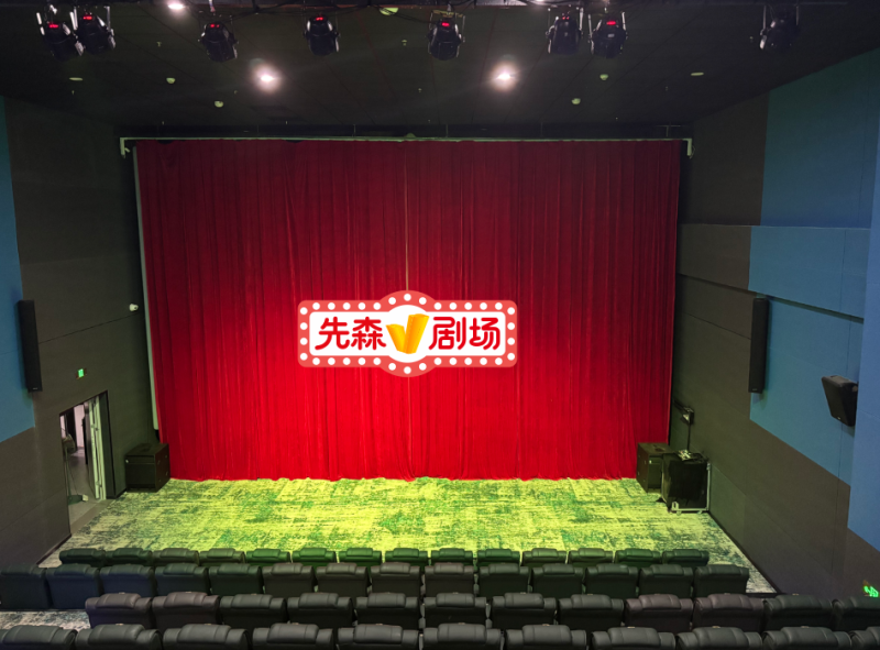 电影先森五江天街南区VLED店，既是影院又是小剧场。