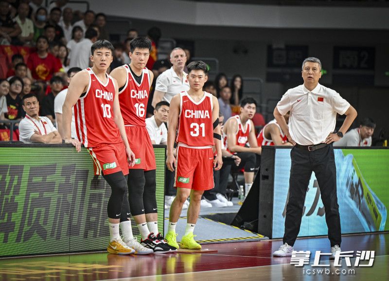 中国队主教练郭士强和弟子们。
