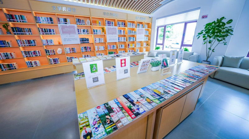 驿站引入长沙市图书馆红驿分馆资源，馆藏图书五千余册。