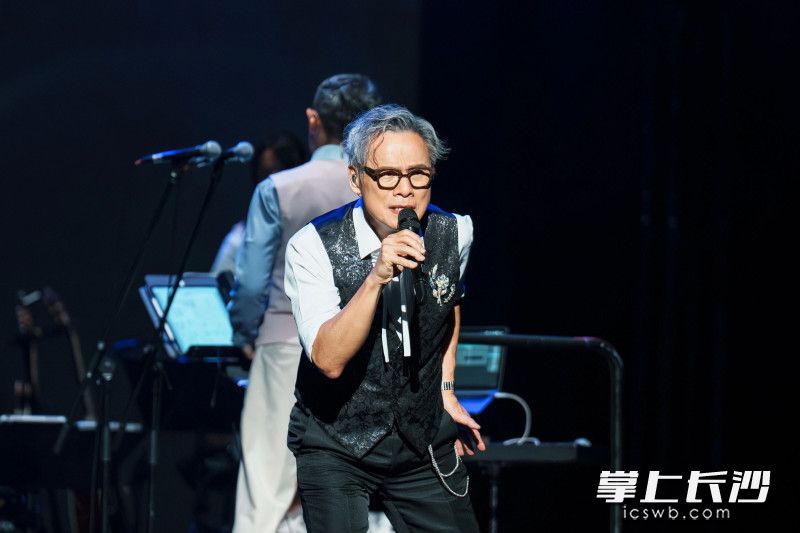 被誉为“华语流行音乐教父”的罗大佑。 被誉为“华语流行音乐教父”的罗大佑。