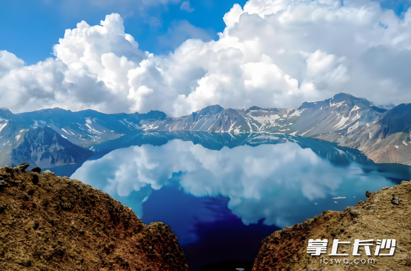 长白山天池。