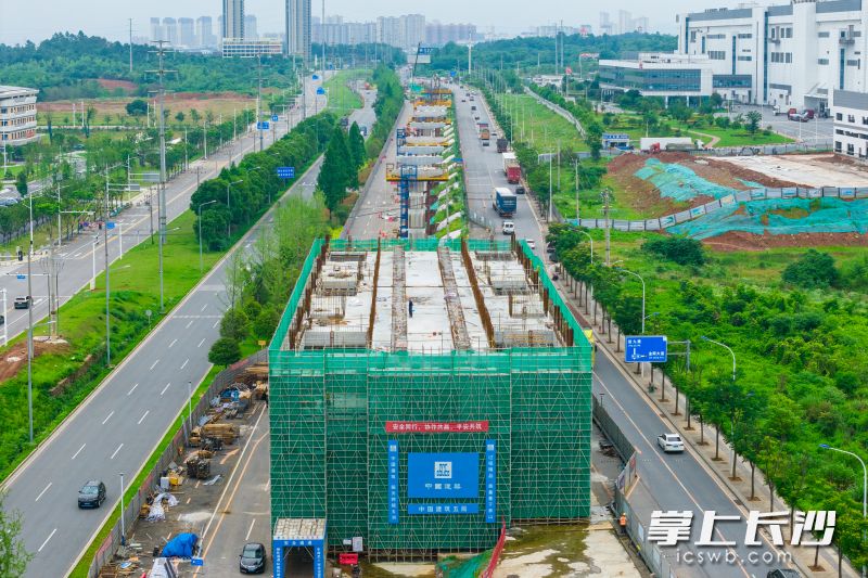 金阳中心站已实现封顶。