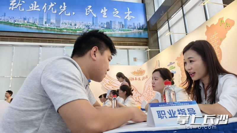 5日，“数智领航 职通未来”2026长沙数智人才专场招聘会在长沙市人力资源市场举办。