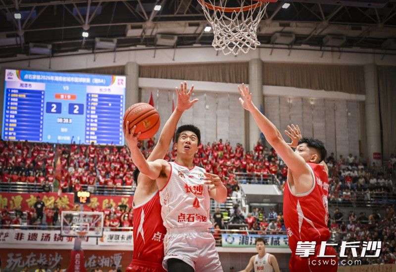 长沙队卢佳宁上篮。均为长沙晚报全媒体记者 余劭劼 摄
