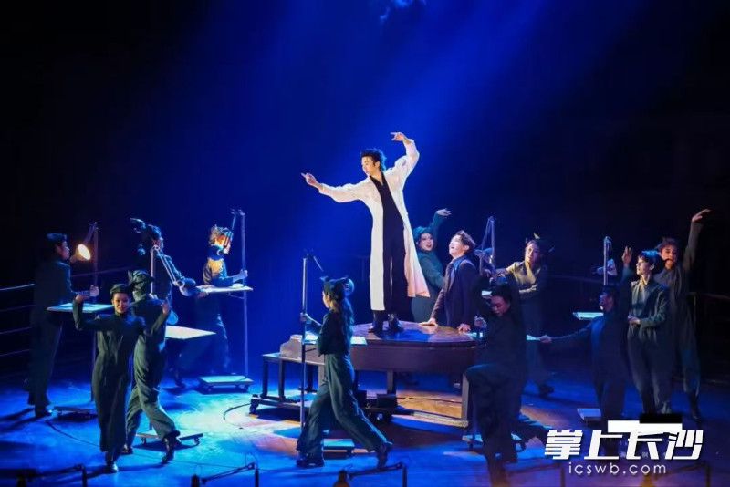 6月5日晚，中文原创音乐剧《海上钢琴师》在梅溪湖国际文化艺术中心大剧院上演。