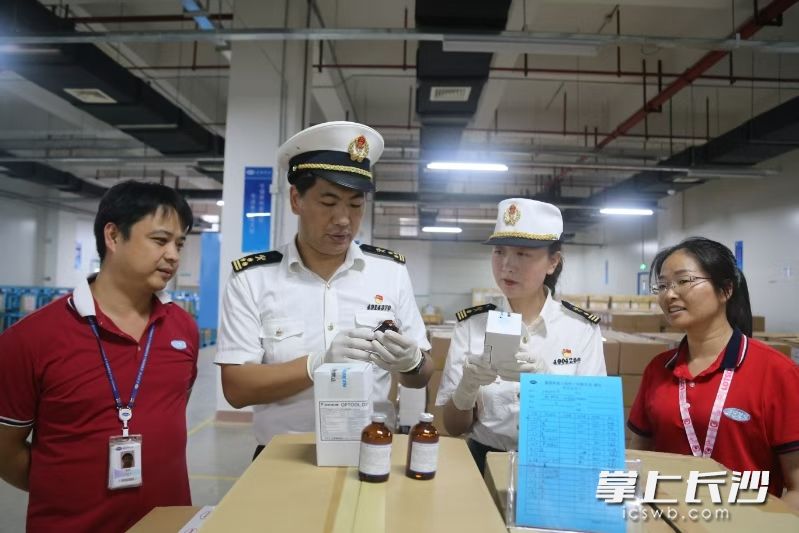 星沙海关对加工贸易企业进口料件进行监管。通讯员 供图