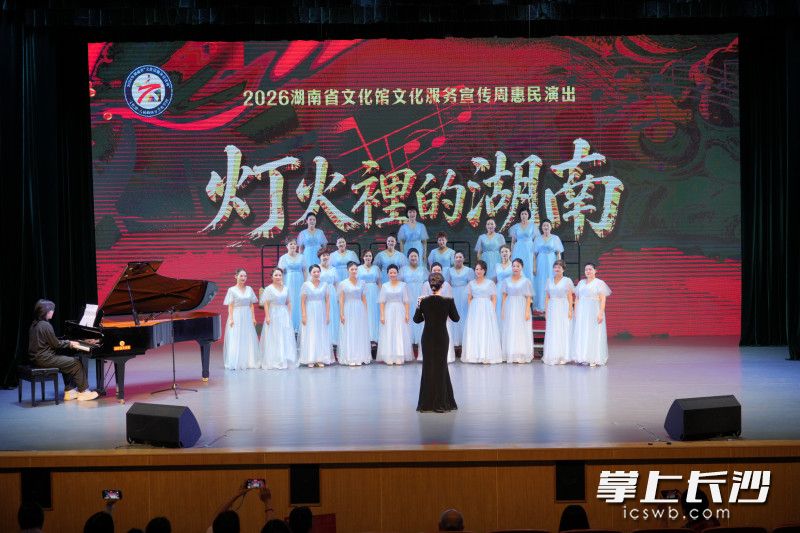 女声合唱。