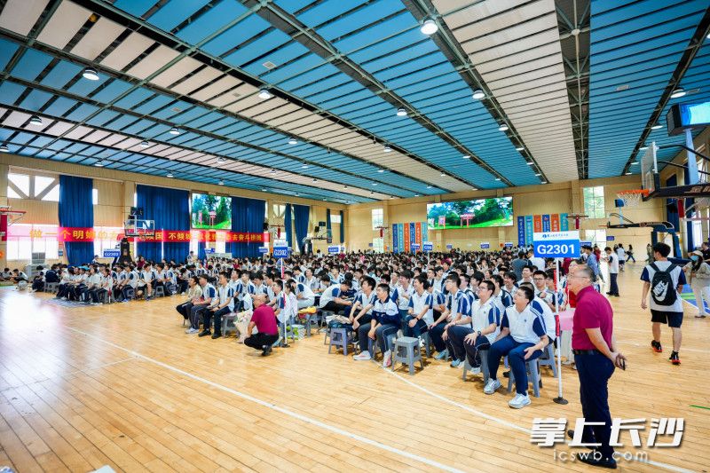 6月10日，麓山国际实验学校举行高三毕业典礼暨18岁成人礼。 均为长沙晚报通讯员唐婉欣供图