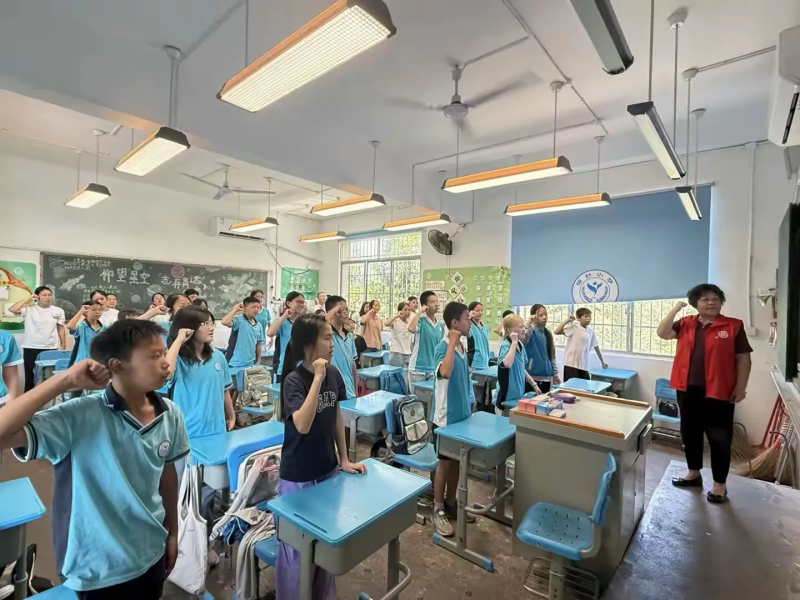 马玲为孩子们带来禁毒主题思想教育课。通讯员供图
