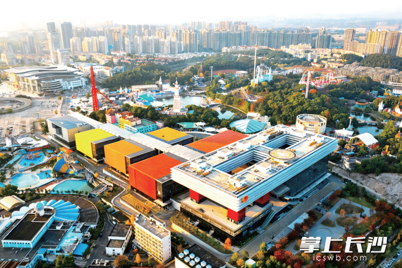 凭借一场“产权整合术”，马栏山七彩盒子所在的123亩存量土地被彻底激活。如今这里成为人气十足的文化新地标。均为长沙市自然资源和规划局供图