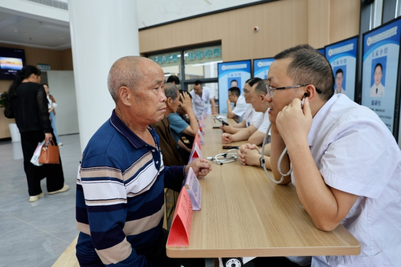 当地居民到新医院就诊。长沙晚报通讯员 刘沫舟供图