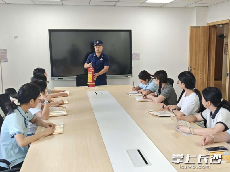 图为消防安全宣讲现场。 长沙晚报通讯员 毛宏东 摄