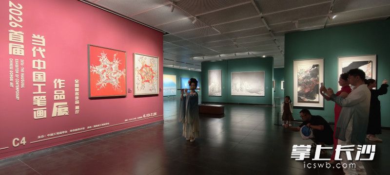 展厅响起悠扬的竹笛声。