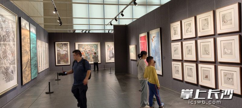 全国特邀名家作品展厅。