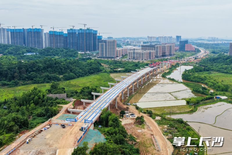 茶绕高速建成后，将成为长沙与岳阳之间的快速通道，对优化区域路网结构、促进沿线经济发展等具有重要意义。