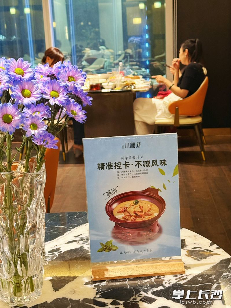 越来越多的市民意识到减盐减油的重要性。 长沙晚报全媒体记者 徐媛 摄 越来越多的市民意识到减盐减油的重要性。 长沙晚报全媒体记者 徐媛 摄