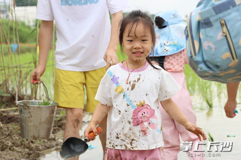 哪怕满身是泥，也是快乐体验。