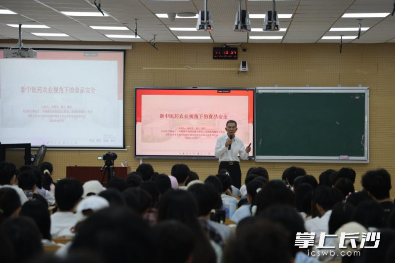 专题思政课是该校深耕中医药办学特色、推进医教融合与课程思政建设的重要举措。