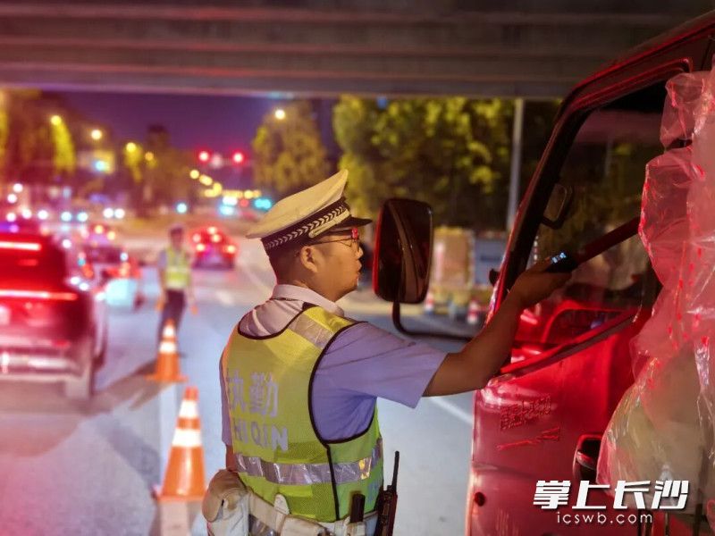 世界杯期间，长沙交警酒驾整治时间全天候，地点全覆盖。