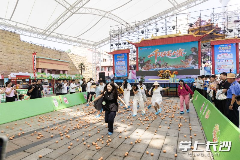 千人踩蛋大赛现场。 均为主办方供图